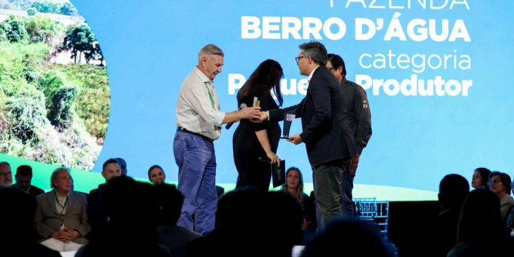 No Sudoeste de Minas Gerais, a Fazenda Berro d’Água, administrada por Aliomar Rodrigues Fonseca, venceu na categoria Pequeno Produtor. Foto: Divulgação.