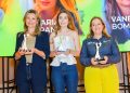 Vencedoras da categoria Grande Propriedade do Prêmio Mulheres do Agro celebram sua conquista durante a cerimônia de premiação em São Paulo. Crédito: divulgação - Bayer