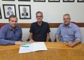 Schmidt, Bello e Cunha na assinatura da renovação